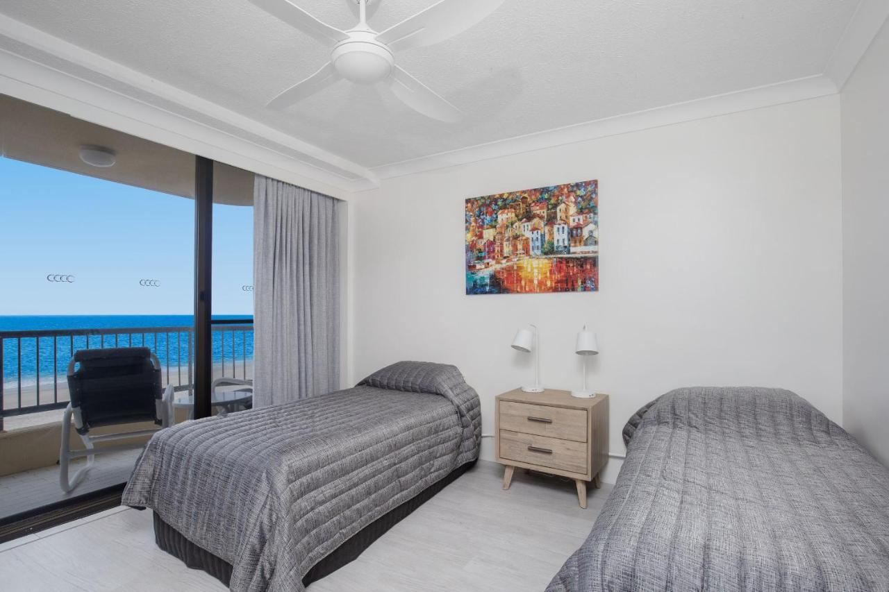 Pelican Sands Beach Resort Gold Coast Exterior photo