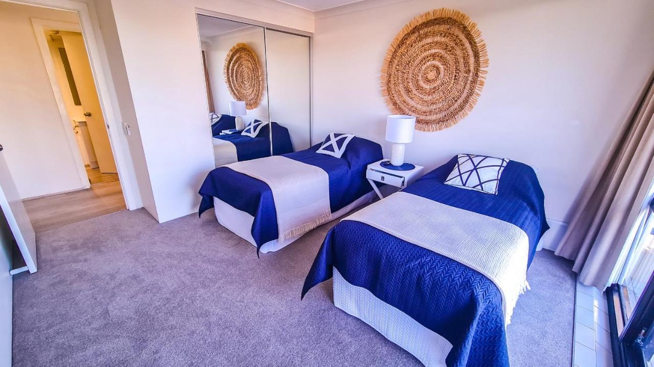 Pelican Sands Beach Resort Gold Coast Exterior photo