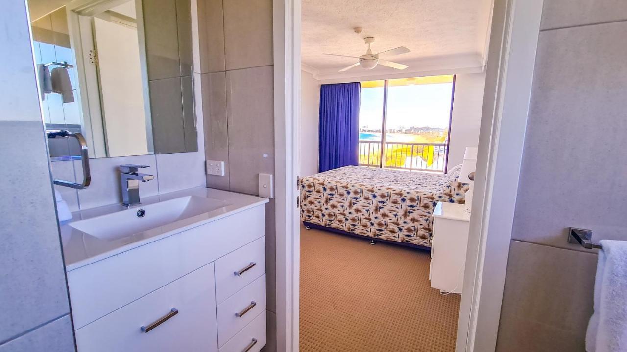 Pelican Sands Beach Resort Gold Coast Exterior photo