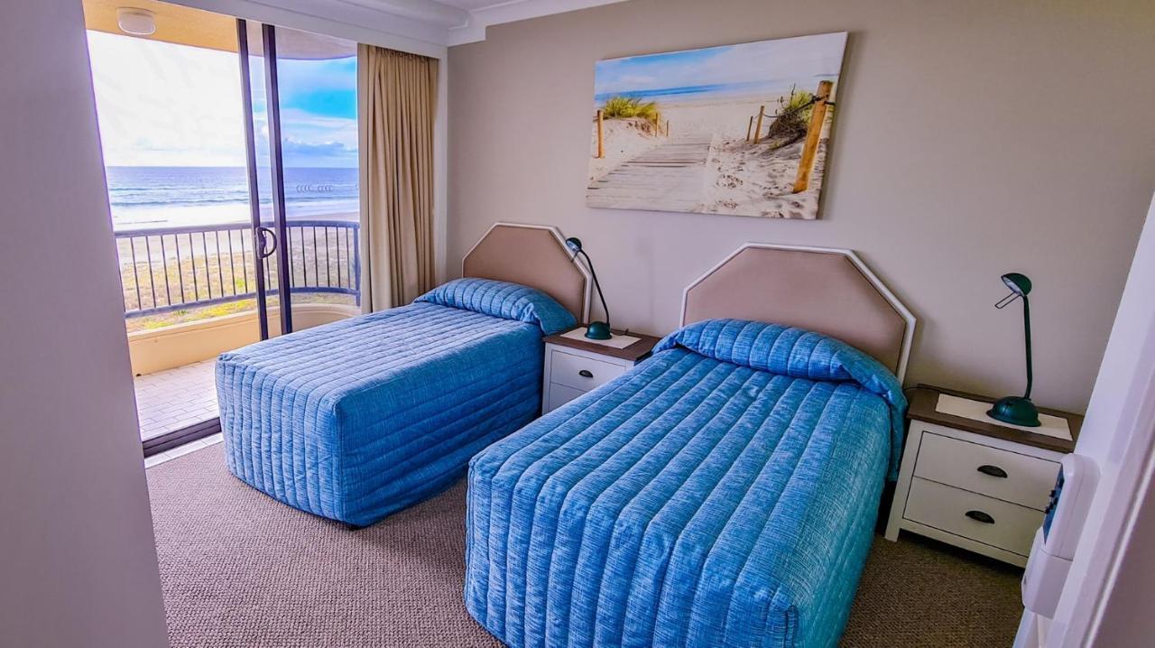 Pelican Sands Beach Resort Gold Coast Exterior photo