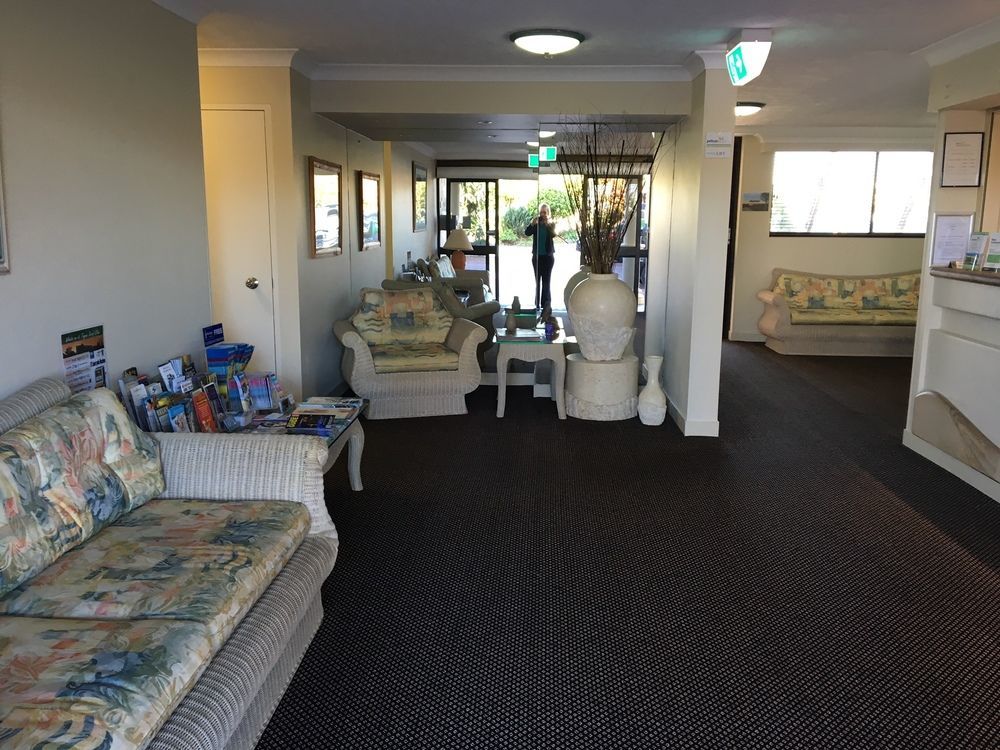 Pelican Sands Beach Resort Gold Coast Exterior photo