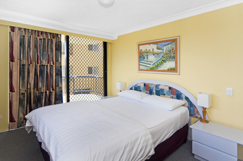 Pelican Sands Beach Resort Gold Coast Exterior photo