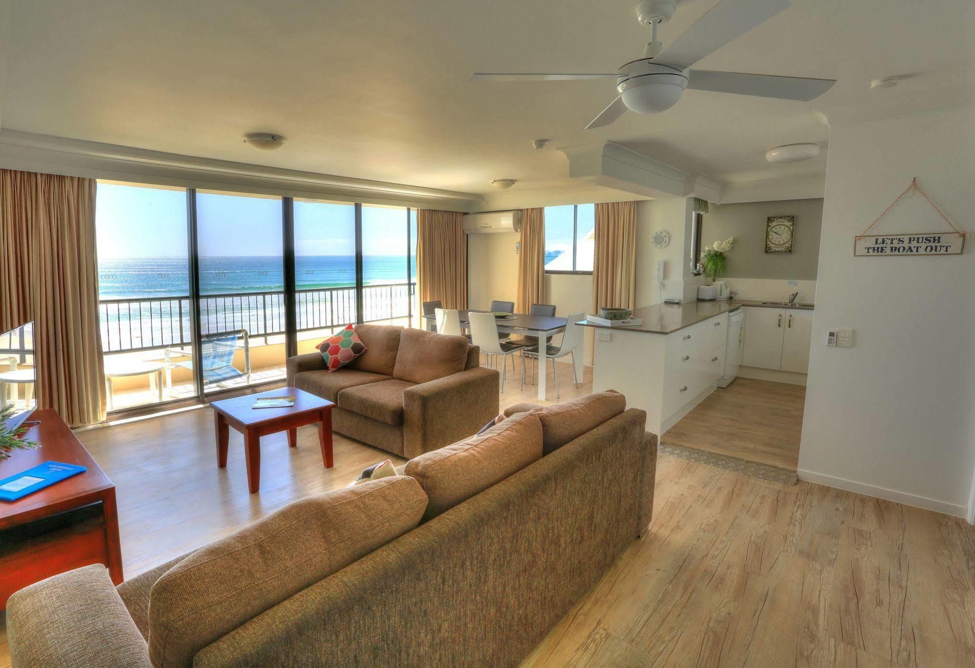 Pelican Sands Beach Resort Gold Coast Exterior photo