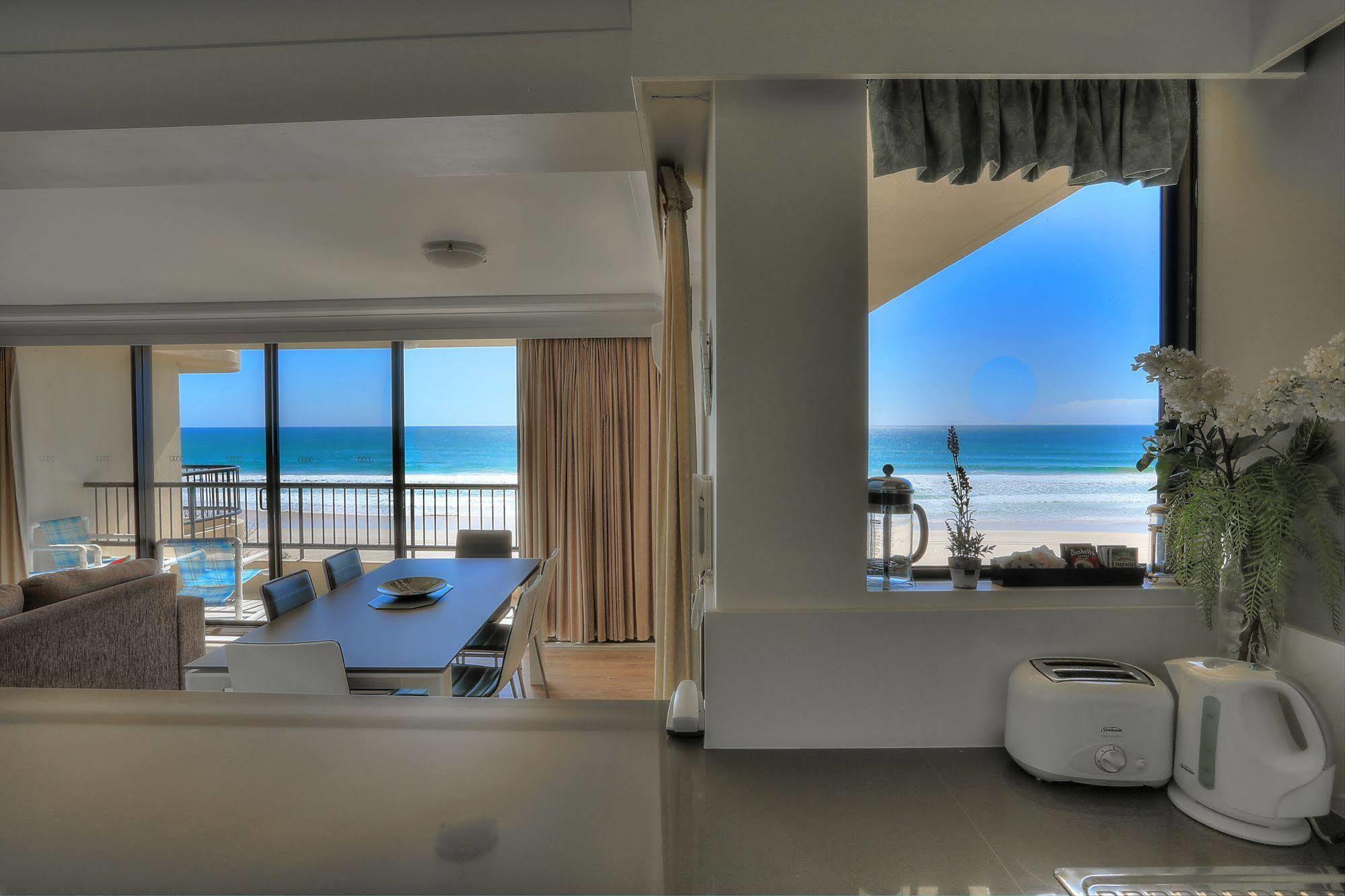 Pelican Sands Beach Resort Gold Coast Exterior photo