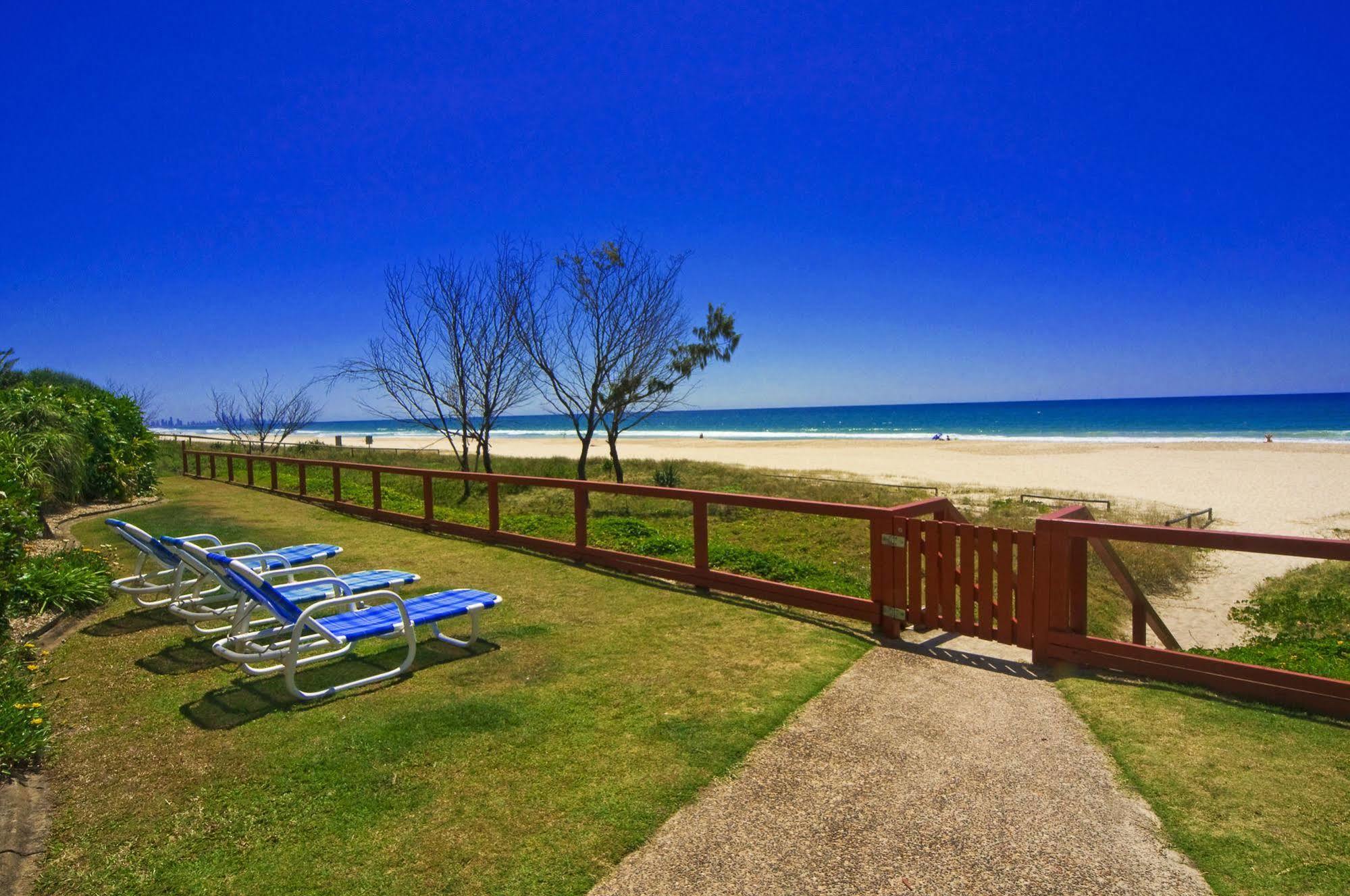 Pelican Sands Beach Resort Gold Coast Exterior photo