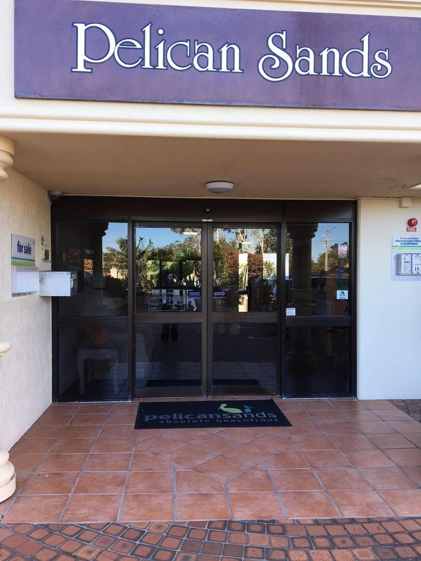 Pelican Sands Beach Resort Gold Coast Exterior photo