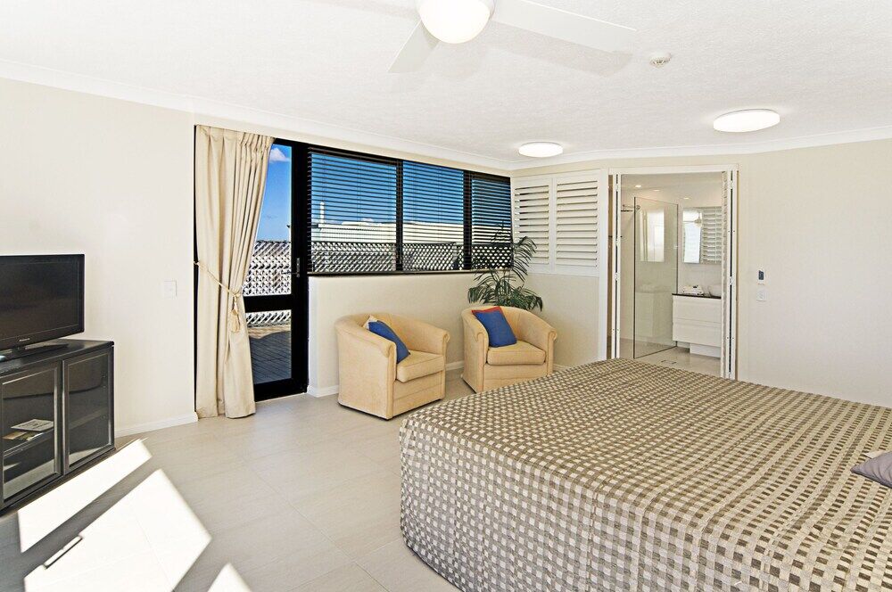 Pelican Sands Beach Resort Gold Coast Exterior photo